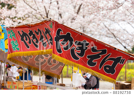 Yakisoba with stalls 88192738