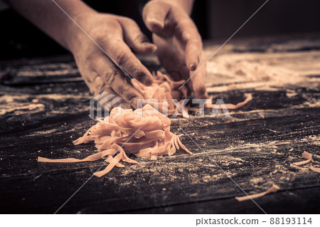 The chef makes fresh spaghetti from scratch. 88193114