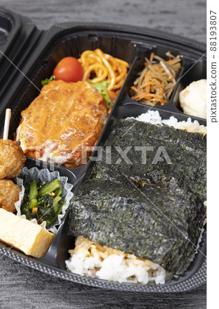 Tomato sauce hamburger seaweed lunch with plenty of side dishes Tomato sauce hamburger seaweed lunch with plenty of side dishes 88193807