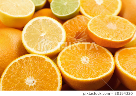 Closeup view of cut tangerines, oranges, lime and lemon 88194320