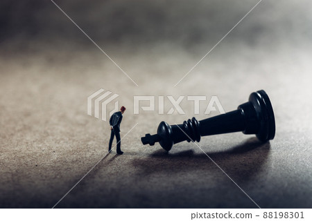 Businessman and chess piece. Decision making concept Businessman and chess piece. Decision making concept 88198301
