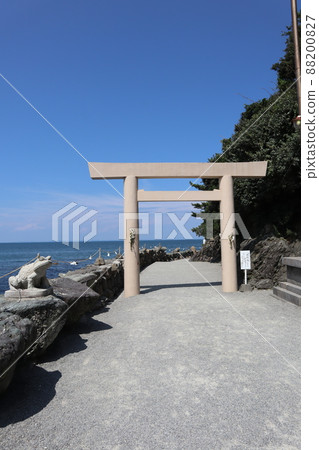 Torii_Futamiokitama Shrine_Ise 88200827