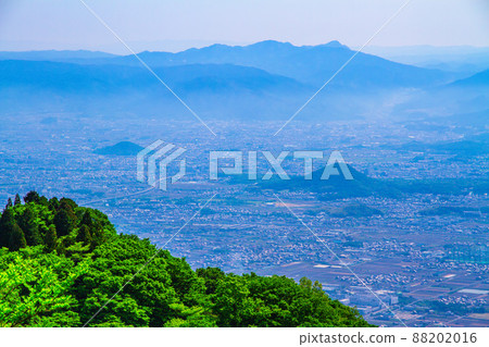 葛城山和大和盆地的新綠 88202016