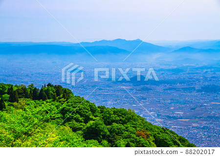 葛城山和大和盆地的新綠 88202017