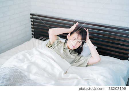 Middle-aged women with sleep disorders / sleeplessness (headache / fever) Middle-aged women with sleep disorders / sleeplessness (headache / fever) 88202196