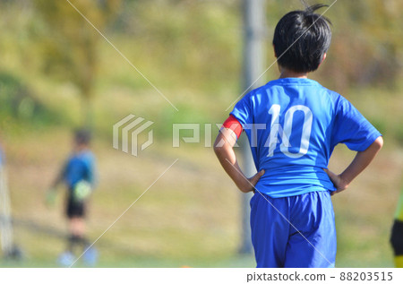Boys' soccer match <73> (player of the playmaker captain of the match) 88203515