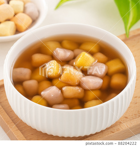 芋圓 甜點 甜湯 白底 特寫 Taro ball sweet dessert さといも 88204222