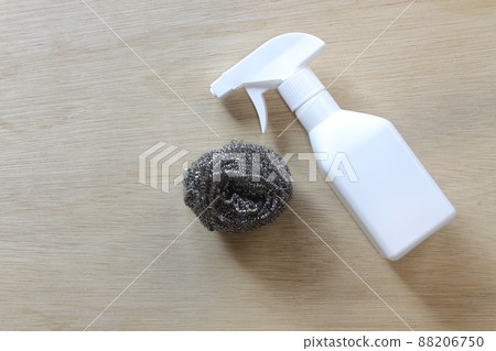 Spray bottle and stainless steel scrubbing brush 88206750