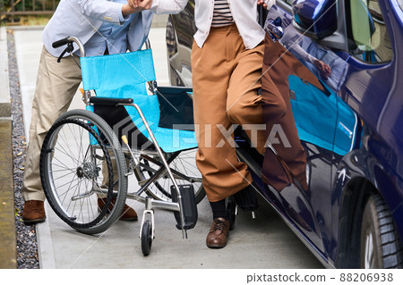 Women and men on wheelchairs 88206938