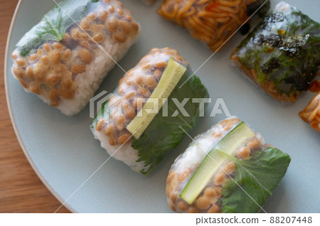 用宣紙包裹的納豆飯 88207448