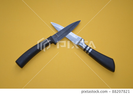 Knife as a cold piercing and cutting weapon for self-defense Knife as a cold piercing and cutting weapon for self-defense 88207821