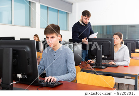 Young male student works at computer 88208013