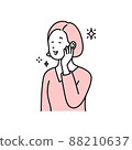 一個女人檢查她的皮膚 88210637
