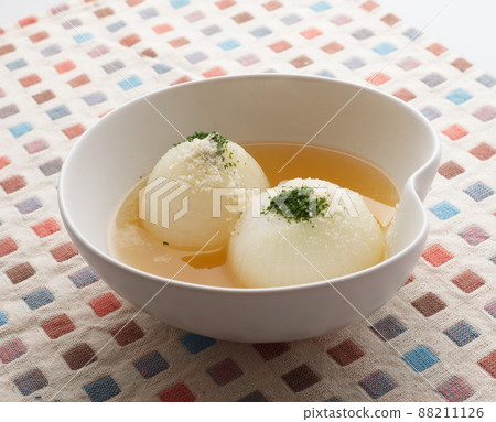 Whole new onion boiled in soup Whole new onion boiled in soup 88211126