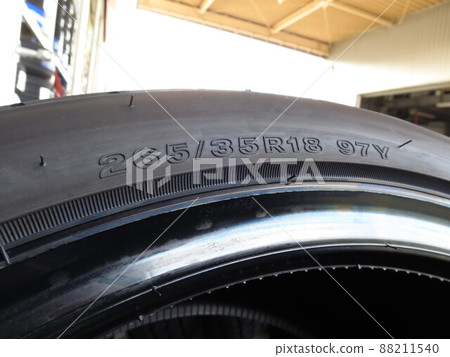 18 英寸輪胎 265 / 35R18 97Y 輪胎尺寸符號 88211540