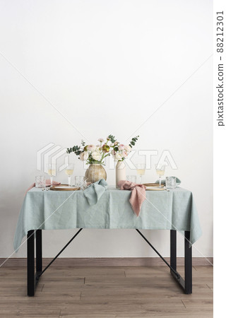 Concept of romanitic Easter table Concept of romanitic Easter table 88212301
