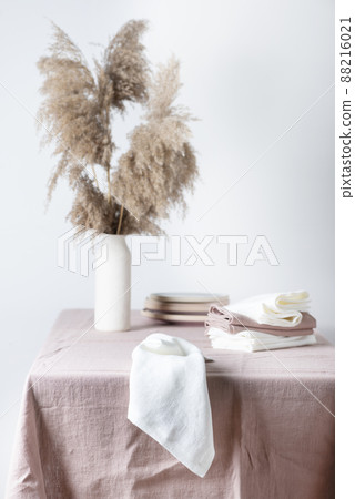 Pink table Pink table 88216021