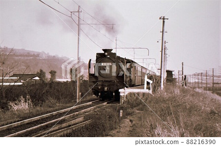 1968 年神奈川縣電氣化前的御殿場線 D52 旅客列車 88216390