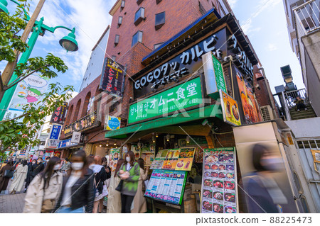 Tokyo cityscape in Japan Preventing the spread that has been lifted ... BA.2 Multiple infection explosion ... Bustle Shin-Okubo = March 24 Tokyo cityscape in Japan Preventing the spread that has been lifted ... BA.2 Multiple infection explosion ... Bustle Shin-Okubo = March 24 88225473