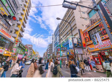 Tokyo cityscape in Japan Preventing the spread that has been lifted ... BA.2 Multiple infection explosion ... Bustle Shin-Okubo = March 24 Tokyo cityscape in Japan Preventing the spread that has been lifted ... BA.2 Multiple infection explosion ... Bustle Shin-Okubo = March 24 88225475