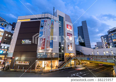 日本東京城市景觀，如五反田站前的城市景觀 88225957