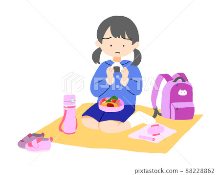 Girl eating lunch 88228862