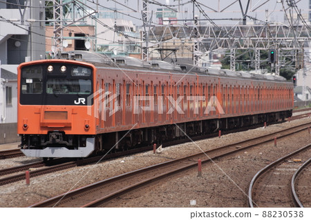 中央線201系列列車在連續雙軌高架橋上運行_2010/6/24 攝 88230538