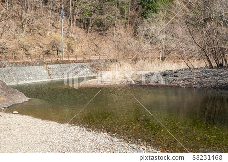 The clear stream of the Nakagi River, the upper reaches of Lake Myogi, Annaka City, Gunma Prefecture The clear stream of the Nakagi River, the upper reaches of Lake Myogi, Annaka City, Gunma Prefecture 88231468