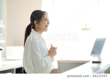 接待人員，20多歲的女性 88232547