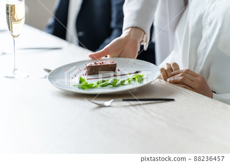 Restaurant date face cut 88236457