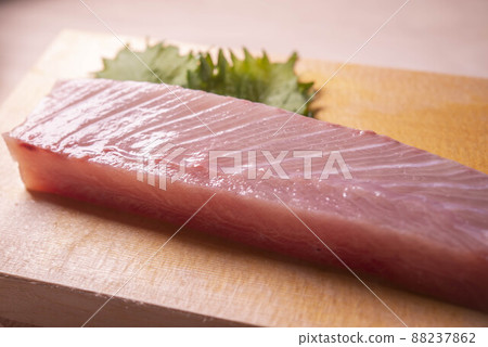 Fresh and delicious yellowtail and yellowtail Fresh and delicious yellowtail and yellowtail 88237862