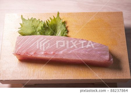 Fresh and delicious yellowtail and yellowtail Fresh and delicious yellowtail and yellowtail 88237864