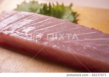 Fresh and delicious yellowtail and yellowtail Fresh and delicious yellowtail and yellowtail 88237871