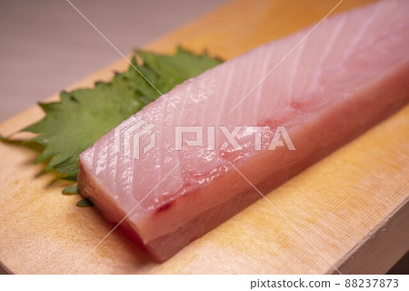 Fresh and delicious yellowtail and yellowtail Fresh and delicious yellowtail and yellowtail 88237873