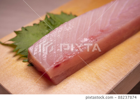 Fresh and delicious yellowtail and yellowtail Fresh and delicious yellowtail and yellowtail 88237874