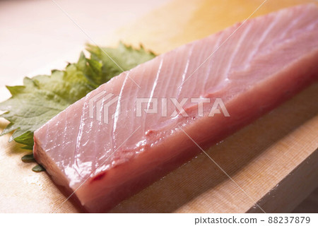 Fresh and delicious yellowtail and yellowtail Fresh and delicious yellowtail and yellowtail 88237879