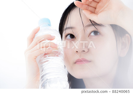 Summer image High school girls drinking water Summer image High school girls drinking water 88240065