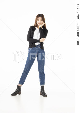 A woman in his tw A woman in his tw 88242525