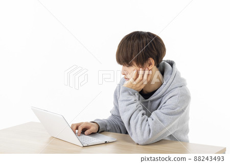 二十幾歲的男性 88243493