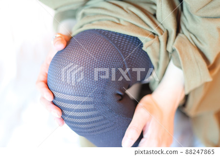 A woman who is a knee supporter A woman who is a knee supporter 88247865