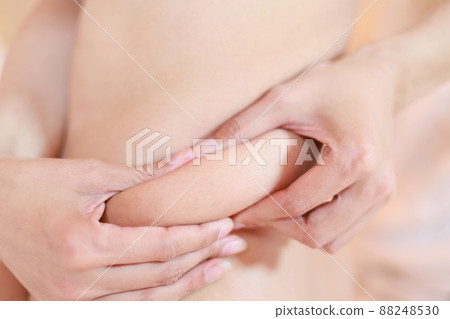 捏腰肉的女人 捏腰肉的女人 88248530