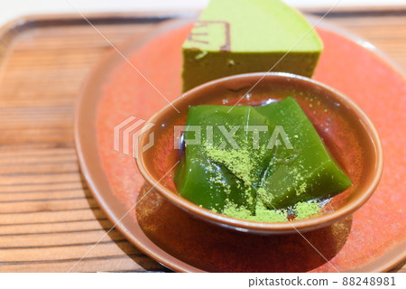 Matcha warabi mochi and matcha cheesecake with beautiful green color 88248981