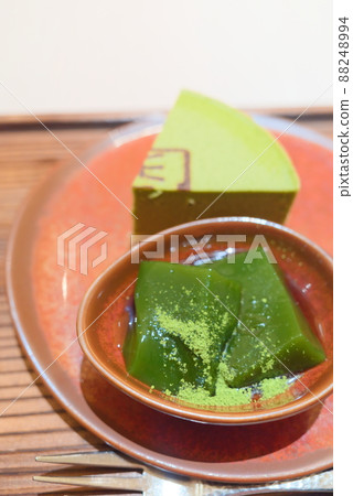抹茶芥末麻糬和抹茶芝士蛋糕，美麗的綠色 88248994