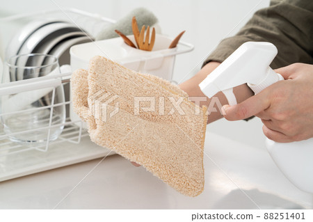 clean, wipe the table, housework, housework, clean wipe table, housekeeper クリーナー 88251401