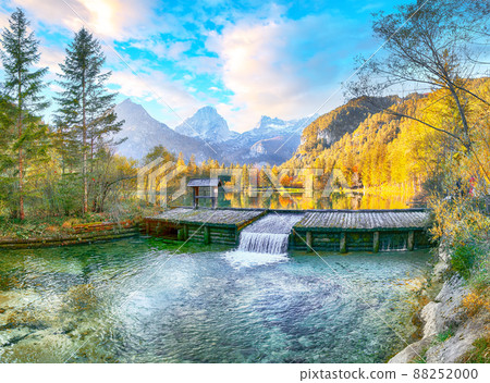 Astonishing autumn scene of Schiederweiher pond. 88252000