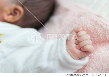 睡覺的嬰兒手 睡覺的嬰兒手 88252131