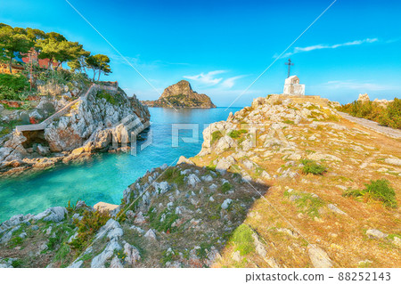 Stunning sunny day over Sant'Elia village. Stunning sunny day over Sant'Elia village. 88252143