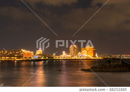 沖繩北谷美國村夜景 88252885