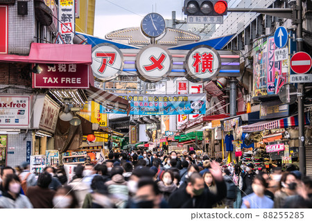 Tokyo cityscape in Japan Prevention of spread until March 21st ... It will be canceled tomorrow, but the bustling Ameya side = 21st Tokyo cityscape in Japan Prevention of spread until March 21st ... It will be canceled tomorrow, but the bustling Ameya side = 21st 88255285