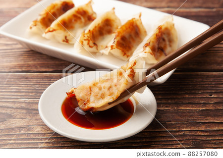 煎餃子 煎餃子 88257080